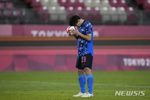[가시마=AP/뉴시스]승부차기에 나선 일본 우에다 아야세. 2021.07.31.