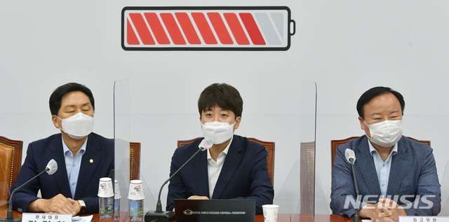 [서울=뉴시스] 최동준 기자 = 이준석 국민의힘 대표가 2일 서울 여의도 국회에서 열린 최고위원회의에서 발언하고 있다. (공동취재사진) 2021.08.02. photo@newsis.com