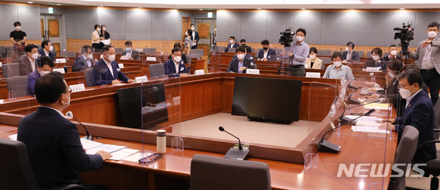 [서울=뉴시스] 김명원 기자 = 김부겸 국무총리가 2일 서울 종로구 정부서울정부청사 별관에서 열린 제23차 장애인 정책조정위원회를 주재하고 있다. 2021.08.02. kmx1105@newsis.com