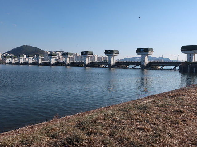 [진주=뉴시스] 부산 낙동강 하굿둑 모습. (사진=뉴시스 DB). photo@newsis.com *재판매 및 DB 금지