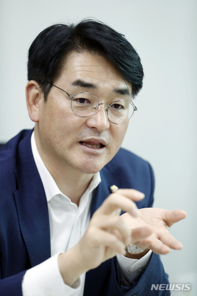 [서울=뉴시스] 최동준 기자 = 더불어민주당 대선 경선 후보 박용진 의원이 3일 서울 여의도 국회 의원회관 집무실에서 뉴시스와 인터뷰를 하고 있다. 2021.08.04. photocdj@newsis.com