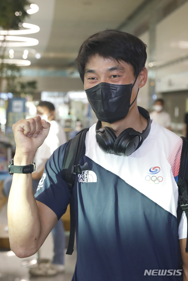 [인천공항=뉴시스] 고승민 기자 = 도쿄올림픽 요트에서 세계 7위로 한국 요트 최고 성적을 낸 하지민(해운대구청)이 3일 인천국제공항 2터미널을 통해 귀국하고 있다. 2021.08.03. kkssmm99@newsis.com