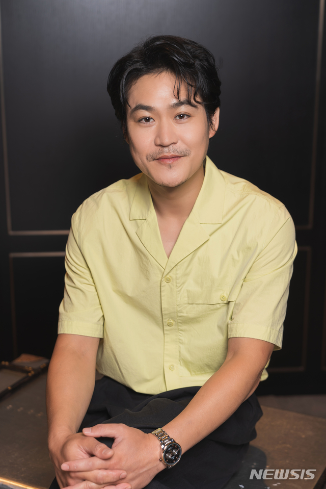 [서울=뉴시스] 영화 '싱크홀' 김성균. (사진=쇼박스 제공) 2021.08.04 photo@newsis.com