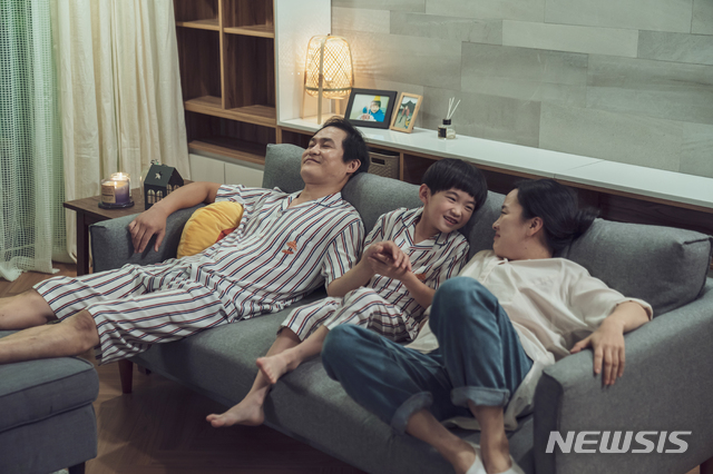 [서울=뉴시스] 영화 '싱크홀' 스틸. (사진=쇼박스 제공) 2021.08.04 photo@newsis.com