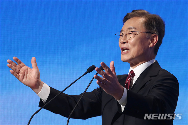 [파주=뉴시스] 국회사진기자단 = 국민의힘 대권주자인 최재형 전 감사원장이 4일 경기도 파주 한 스튜디오에서 대선 출마선언을 하고 있다. 2021.08.04. photo@newsis.com