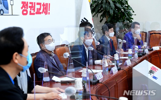 [서울=뉴시스] 최동준 기자 = 이준석 국민의힘 대표가 5일 서울 여의도 국회에서 열린 대선 경선 예비후보 전체회의에서 발언하고 있다. (공동취재사진) 2021.08.05. photo@newsis.com