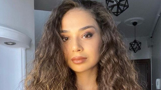 [서울=뉴시스]네덜란드 암스테르담의 성 박물관에서 산 성완구(sex toy) 사진을 게시했다가 외설 혐의로 기소된 터키의 여성 인플루언서 베르베 타스킨. <사진 출처 : BBC> 2021.8.6