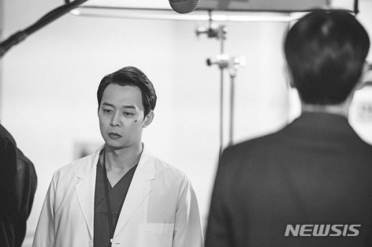 【서울=뉴시스】 영화 <악에 바쳐> 스틸컷. 사진 = 박유천 인스타그램 캡처. 2021.4.07. photo@newsis.com *재판매 및 DB 금지