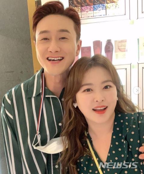 [서울=뉴시스] 김원효 심진화 부부. 2021.08.06. (사진 =심진화 SNS 캡처) photo@newsis.com