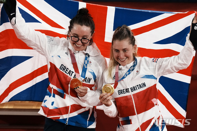 Gold medalist Katie Archibald, left, and Laura Kenny of Team Britain celebrate during a medal ceremony for the track cycling women&#039;s madison race at the 2020 Summer Olympics, Friday, Aug. 6, 2021, in Izu, Japan.(AP Photo/Thibault Camus)