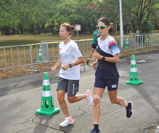 한국 육상 여자 마라톤 최경선, 안슬기. (사진=대한육상연맹)