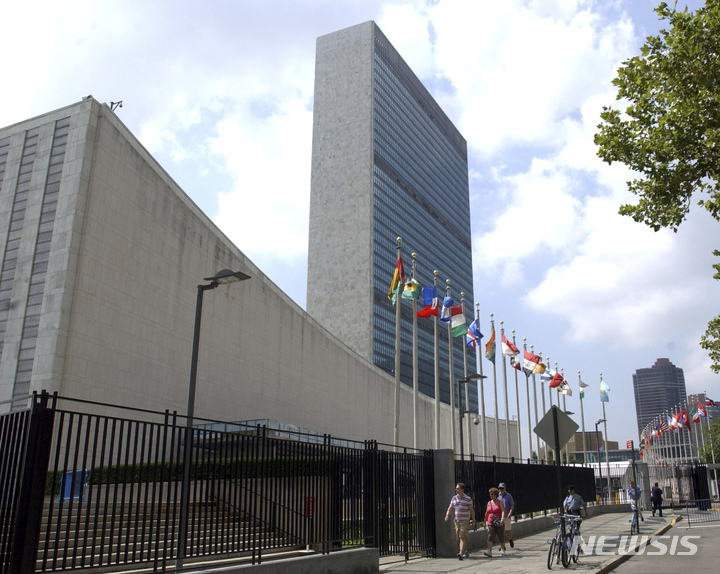 [뉴욕=AP/뉴시스] 오는 9월 14일(현지시간) 개최되는 유엔(UN) 총회의 미얀마 대표 선정이 문제가 되고 있다. 사진은 뉴욕에 위치한 유엔 본부. 2021.09.07