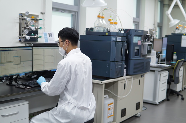 [홍성=뉴시스] 충남도 동물위생시험소 검사 모습. *재판매 및 DB 금지