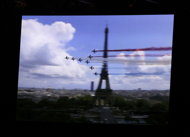 [도쿄(일본)=뉴시스] 이영환 기자 = 8일 오후 일본 도쿄 올림픽스타디움에서 열린 2020 도쿄올림픽 폐회식에서 차기 올림픽 개최지인 프랑스의 기념 예고영상이 상영되고 있다. 2021.08.08. 20hwan@newsis.com 