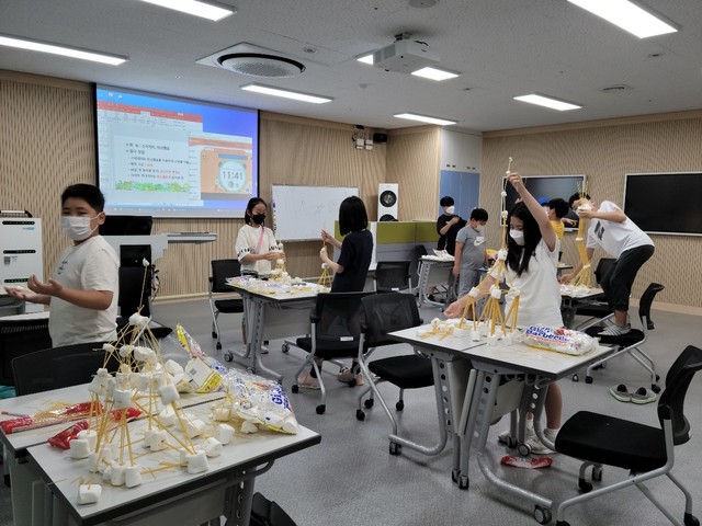 [광주=뉴시스] 광주창의융합원, 수학·과학 특별 프로그램 운영. (사진 제공 = 광주시교육청) *재판매 및 DB 금지