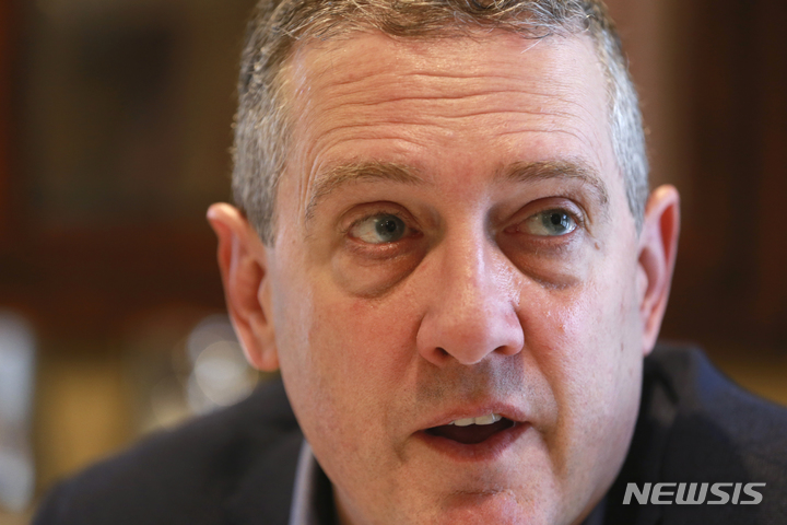 [버지니아(미국)=AP/뉴시스]사진은 불러드가 2019년 11월19일 미국 버니지아주 리치먼드에서의 인터뷰하고 있는 모습. 2025.08.10. photo@newsis.com