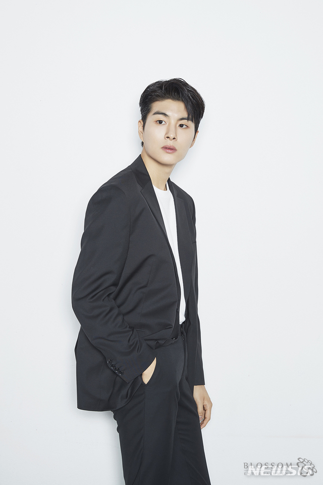 [서울=뉴시스]배우 정건주. (사진=블러썸 엔터테인먼트 제공) 2021.08.12. photo@newsis.com