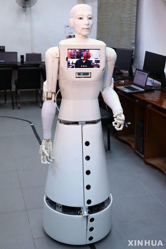 이집트대학생들, 코로나의료진 돕는 "로봇간호사"제작&nbsp; 