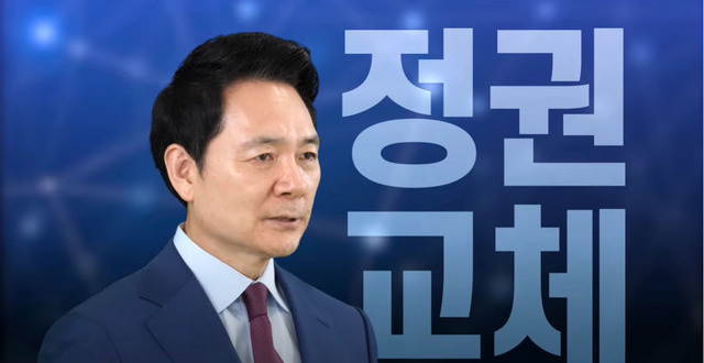 [서울=뉴시스] 최동준 기자 = 국민의힘 장성민 전 의원이 15일 유튜브를 통해 대선 출마 선언을 하고 있다. (사진=장성민 전 의원 유튜브 캡처) 2021.08.15. photo@newsis.com *재판매 및 DB 금지