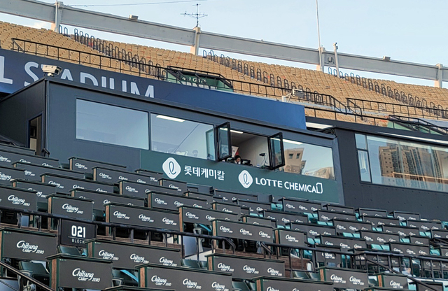 [부산=뉴시스] 새단장된 부산 사직야구장 중계부스. (사진=롯데 자이언츠 제공)&nbsp; *재판매 및 DB 금지