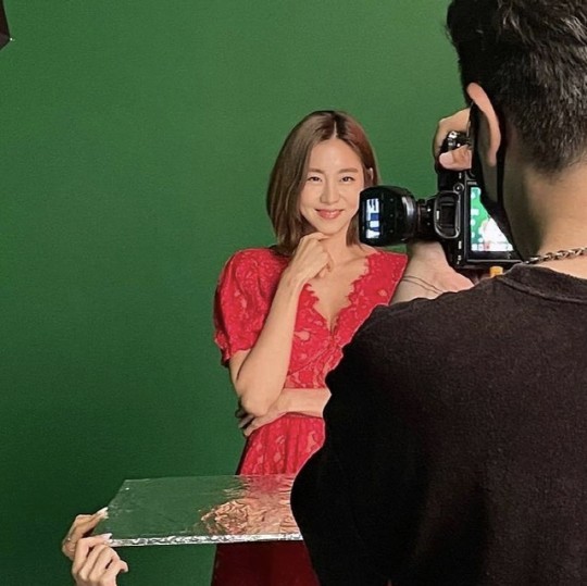 [서울=뉴시스] 유이&nbsp; 2021.08.18.(사진=럭키 컴퍼니 공식 인스타그램) photo@newsis.com*재판매 및 DB 금지&nbsp; *재판매 및 DB 금지