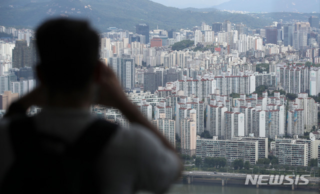 [서울=뉴시스] 김선웅 기자 = 서울 시내 아파트단지의 모습. 2021.08.18. mangusta@newsis.com