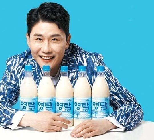 [서울=뉴시스] 가수 영탁. (사진=예천양조 제공).2021.07.28.photo@newsis.com *재판매 및 DB 금지 *재판매 및 DB 금지