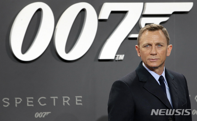 [로스앤젤레스=AP/뉴시스]배우 다니엘 크레이그가 2015년 10월 28일 독일 베를린에서 열린 '007 스펙터' 시사회에 참석한 모습. 2020.03.05. *재판매 및 DB 금지 *재판매 및 DB 금지