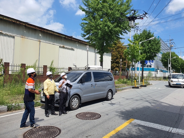 [원주=뉴시스] 첨단장비를 활용한 고농도 오존 배출원 감시 모습. (사진=뉴시스 DB). photo@newsis.com&nbsp; *재판매 및 DB 금지