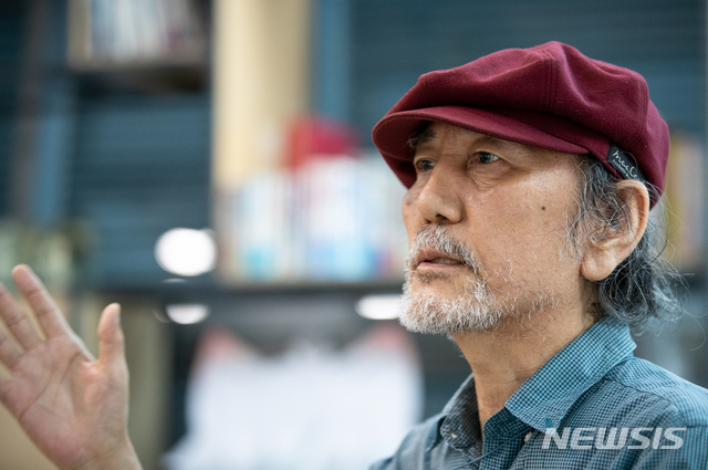 [부천=뉴시스] 정병혁 기자 = 김형배 부천국제만화축제 운영위원장이 19일 오후 경기 부천시 한국만화영상진흥원에서 뉴시스와 인터뷰를 하고 있다. 2021.08.19. jhope@newsis.com