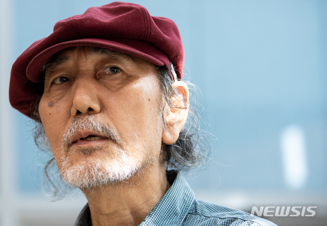 [부천=뉴시스] 정병혁 기자 = 김형배 부천국제만화축제 운영위원장이 19일 오후 경기 부천시 한국만화영상진흥원에서 뉴시스와 인터뷰를 하고 있다. 2021.08.19. jhope@newsis.com