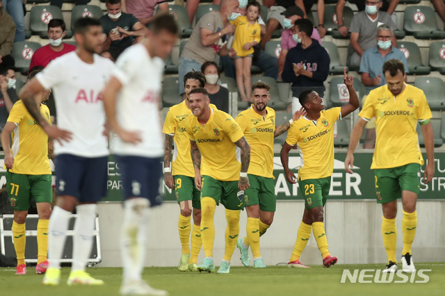 [파수스 드 페헤이라=AP/뉴시스]손흥민이 결장한 토트넘이 충격패를 당했다. 2021.08.19.