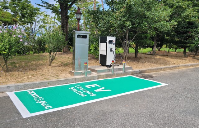 경남도의회 주차장의 전기차 급속충전소. *재판매 및 DB 금지