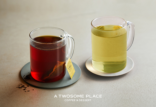 투썸플레이스 '잉글리쉬브렉퍼스트'(왼쪽)와 '제주 유기농 녹차' *재판매 및 DB 금지