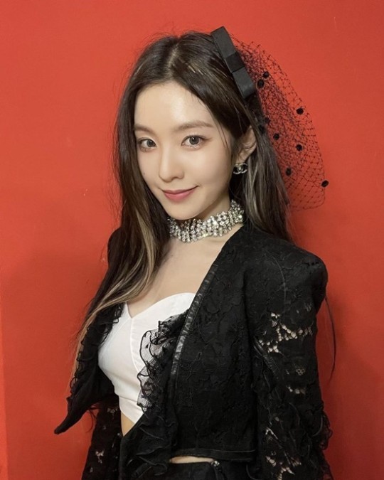 [서울=뉴시스] '레드벨벳' 아이린. (사진=패션매거진 인스타그램 계정 제공).2021.08.23.photo@newsis.com