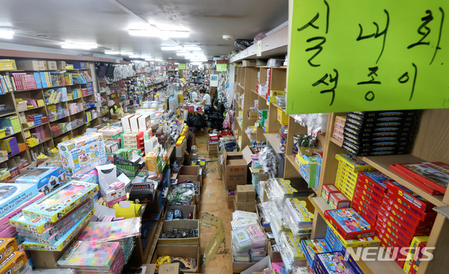 [서울=뉴시스] 조성우 기자 = 지난 2021년 23일 오후 서울 동대문구 문구·완구거리의 한 상점이 한산한 모습이다. (사진은 기사와 직접 관련이 없습니다.) 2025.09.11. xconfind@newsis.com