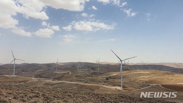 [서울=뉴시스] DL에너지 요르단 타필라 풍력발전소. (사진=DL 제공)