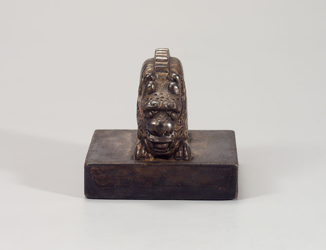 [서울=뉴시스] 문화재청(청장 김현모)은 2019년 미국에서 환수한 19세기 '국새 대군주보'를 비롯해 1946년 일본에서 환수한 대한제국기 '국새 제고지보', '국새 칙명지보', '국새 대원수보' 등 4과, 고려 시대 금속공예 기술의 절정을 보여주는 '서울 영국사지 출토 의식공양구 일괄'을 비롯해 조선 초기 음식조리서인 '수운잡방', 불경 '예념미타도량참법 권1~5' 등 총 7건을 보물로 지정했다고 24일 밝혔다. 사진은 국새 칙명지보. (사진=문화재청 제공) 2021.08.24. photo@newsis.com *재판매 및 DB 금지