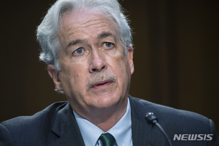 [워싱턴D.C./AP=뉴시스] 윌리엄 번스 미 중앙정보국(CIA) 국장이 지난 2021년 4월 14일 워싱턴DC 국회에서 열린 상원 정보위원회 특별 청문회에서 발언하고 있다. 2021.11.03. 