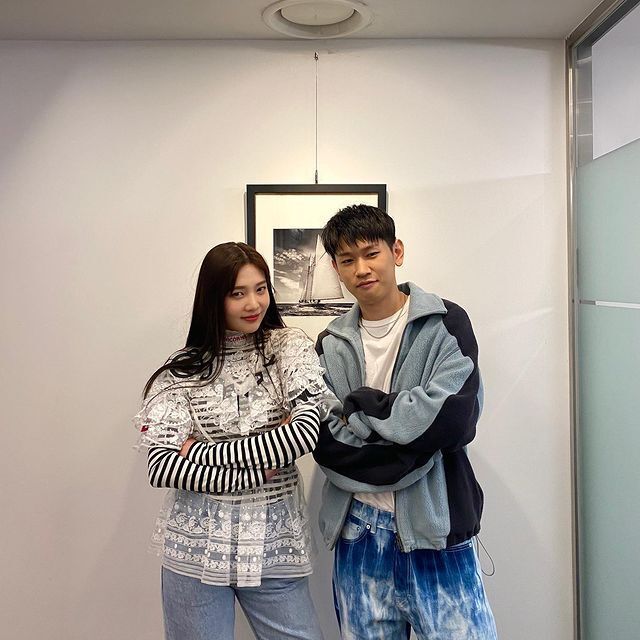 [서울=뉴시스] 조이·크러쉬. (사진=조이 인스타그램 제공).2021.08.25.photo@newsis.com *재판매 및 DB 금지