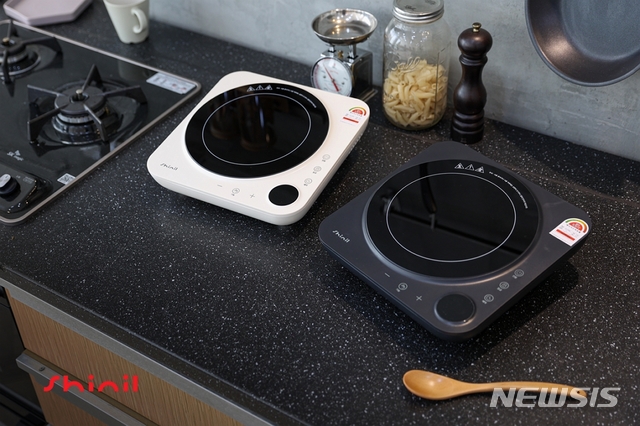 [서울=뉴시스] 신일전자가 '1구 인덕션'을 출시했다. (사진=신일전자 제공) 2021.08.25. photo@newsis.com