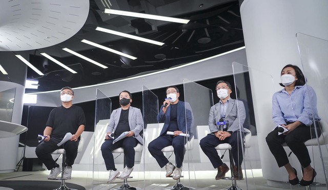 [서울=뉴시스] 25일 온라인으로 열린 SK텔레콤 신규 구독 브랜드 'T우주' 사업 계획 발표 기자간담회에 참석한 유영상 SK텔레콤 MNO 사업대표가 질문에 답변하고 있다. 왼쪽부터 윤재웅 구독마케팅 담당, 한명진 구독형상품 CO장, 유영상 MNO 사업대표, 이상호 11번가 대표, 예희강 크리에이티브 커뮤니케이션 그룹장. (사진=SK텔레콤 제공) 2021.08.25. photo@newsis.com *재판매 및 DB 금지