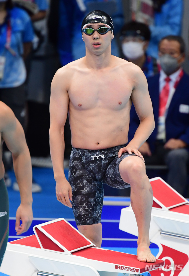 [도쿄(일본)=뉴시스] 사진공동취재단 = 25일 오후 도쿄 아쿠아틱센터에서 열린 2020 도쿄 패럴림픽 수영 남자 100m 접영(S14) 결승전에 출전한 한국 조원상이 레이스를 준비하고 있다. 2021.08.25. photo@newsis.com