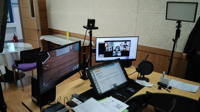 [안동=뉴시스] 온라인 공동교육과정 거점센터의 스튜디오 모습. (사진=경북교육청 제공) 2021.08.26 *재판매 및 DB 금지