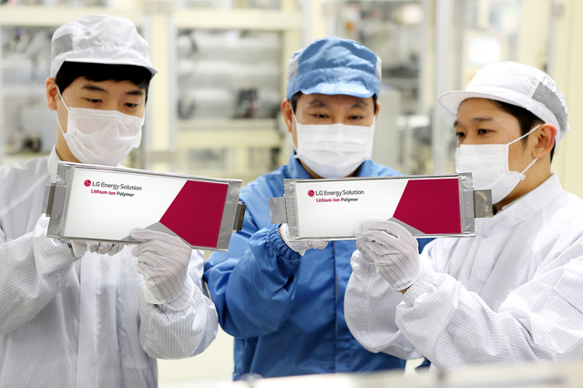 [서울=뉴시스] LG에너지솔루션 오창 전기차배터리 생산라인 (사진=LG에너지솔루션 제공) *재판매 및 DB 금지