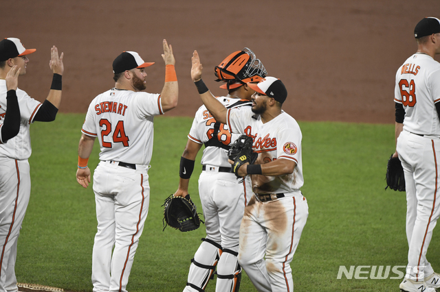 [볼티모어=AP/뉴시스] 볼티모어 오리올스가 26일(한국시간) LA 에인절스전에서 10-6으로 승리, 19연패를 탈출했다. 2021.08.26.