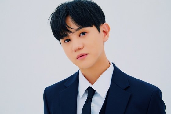 [서울=뉴시스] 가수 양요섭.(사진=어라운드어스 엔터테인먼트 제공).2021.08.27.photo@newsis.com