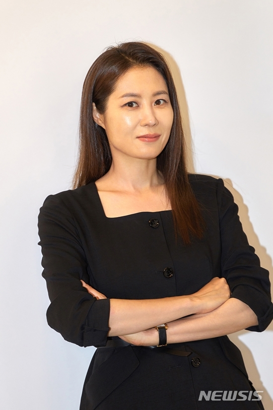[서울=뉴시스] 배우 문소리(사진=씨제스 엔터테인먼트 제공).2021.08.27.photo@newsis.com