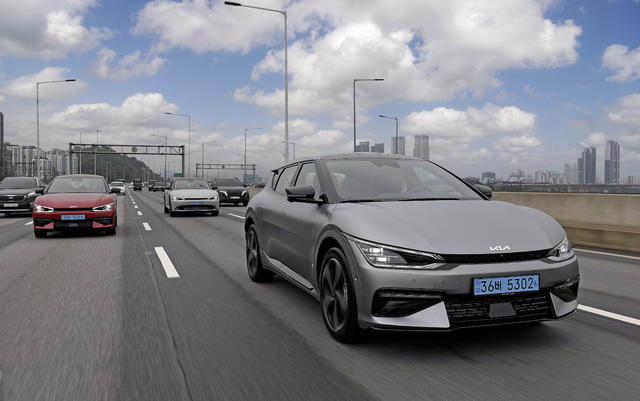 [시승기]기아 첫 전용전기차 'EV6'…성능·디자인 모두 잡았다