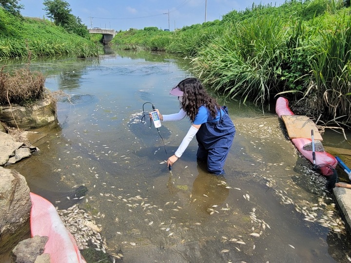 산업폐수 등 불법 배출행위 수사현장 모습. (사진=경기도 제공) *재판매 및 DB 금지